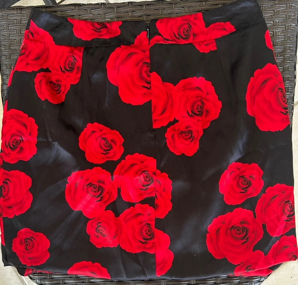 Minifalda de seda Bebe para mujer talla 2 negra roja rosas Foto 4 de 4