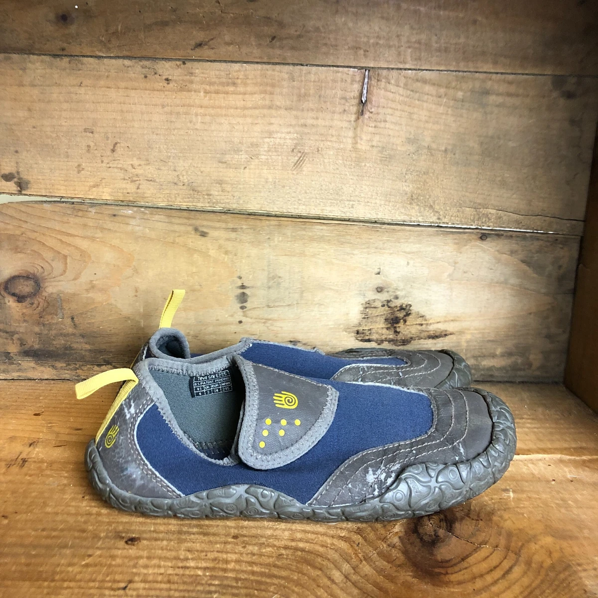 Size 4 outlet water shoes