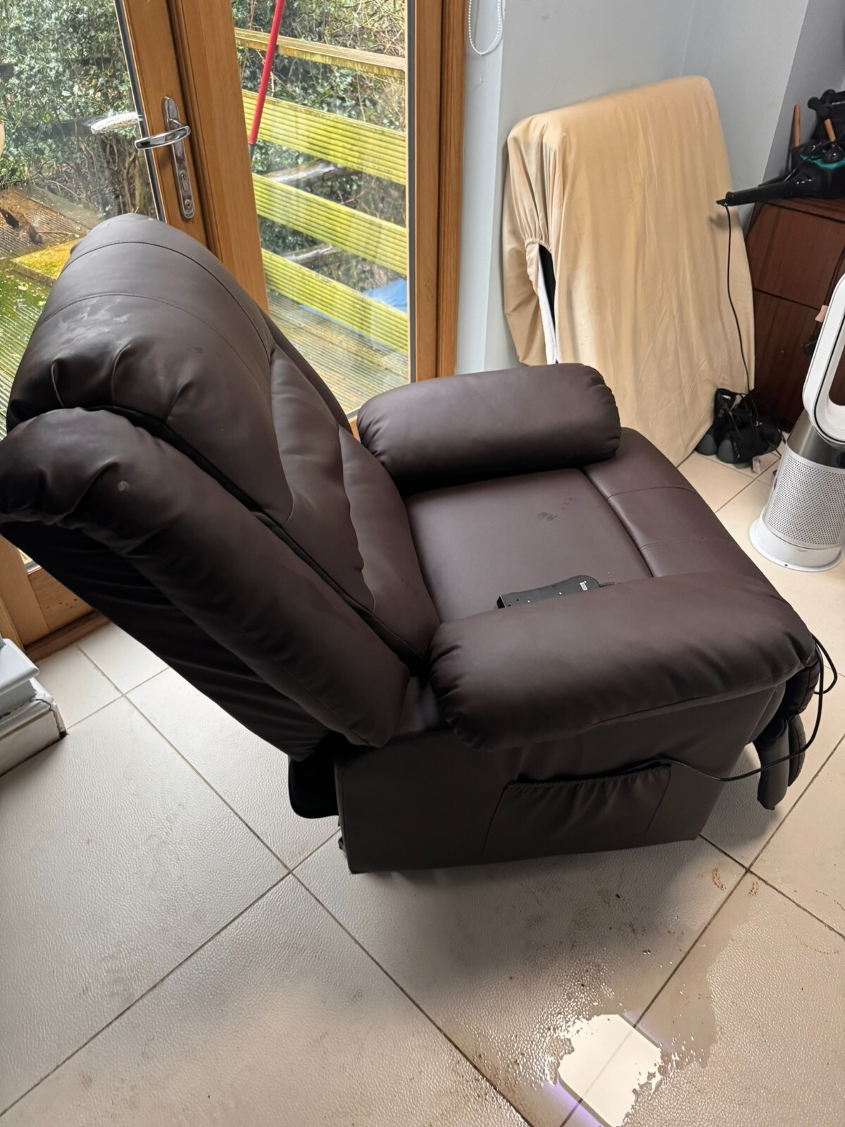 LOXLEY DUAL MOTOR ELECTRIC RISER RECLINER BONDED LEATHER MOBILITY LIFT