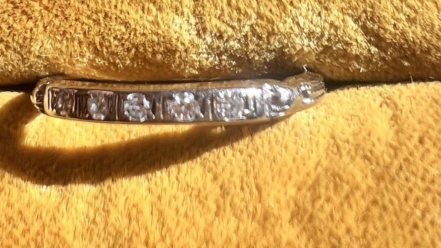 Solid Gold Ring With Diamonds- vintage approximat… - image 8