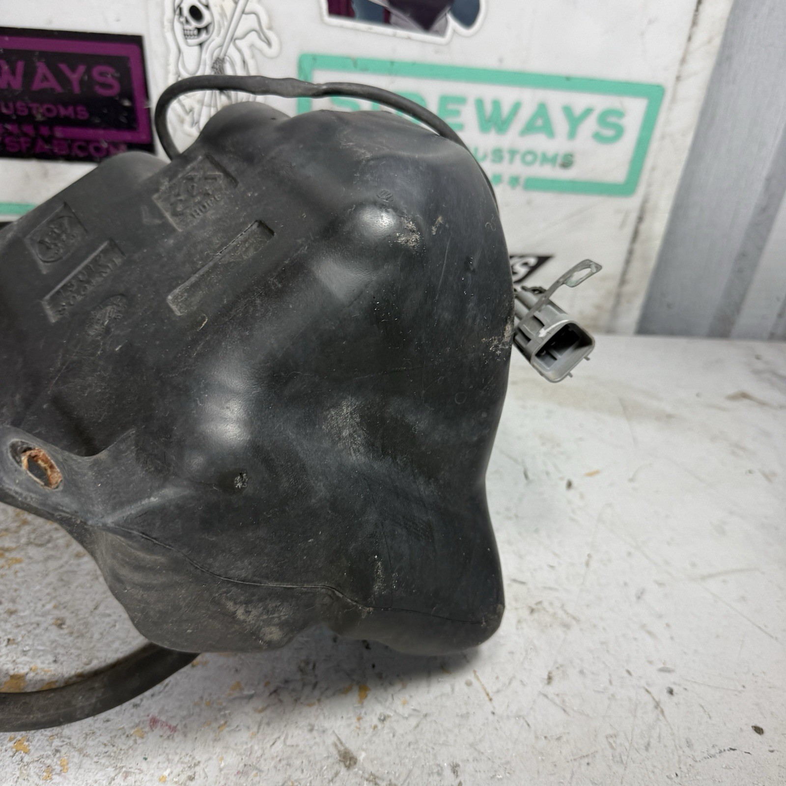 05-08 Maserati Quattroporte Windshield Washer Fluid Bottle Reservoir Tank M139
