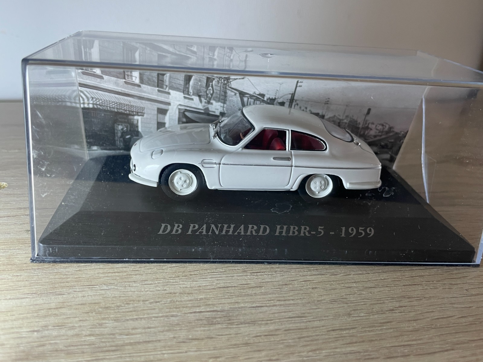 Voiture miniature DB Panhard HBR-5 1959 avec sa boîte vitrine de collection