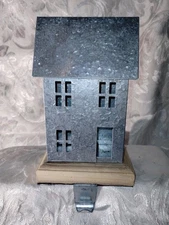 ( 1 ) Galvanized Metal House Stocking Holder 