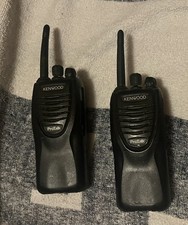 2x Kenwood Protalk TK-3301 Lizenzfreies 2 Wege Radio Walkie Talkie mit Ladegerät
