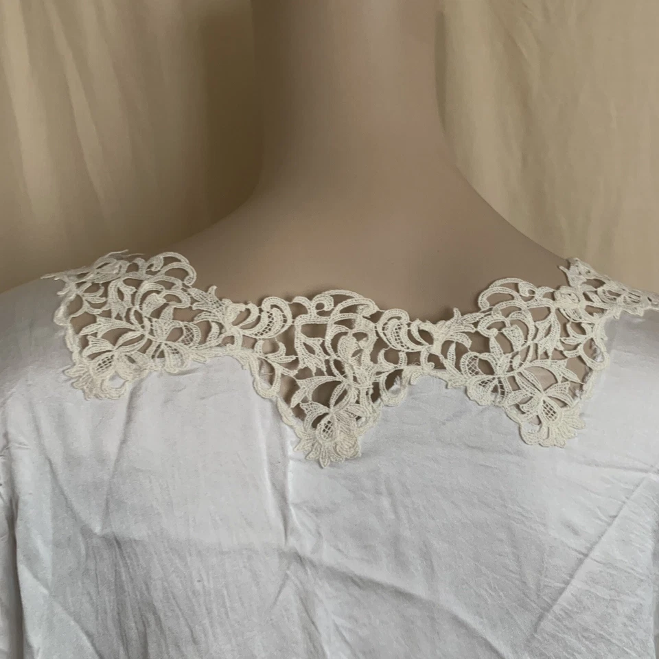 Bata tocador de encaje crema seda blanca La Perla Foto 4 de 4