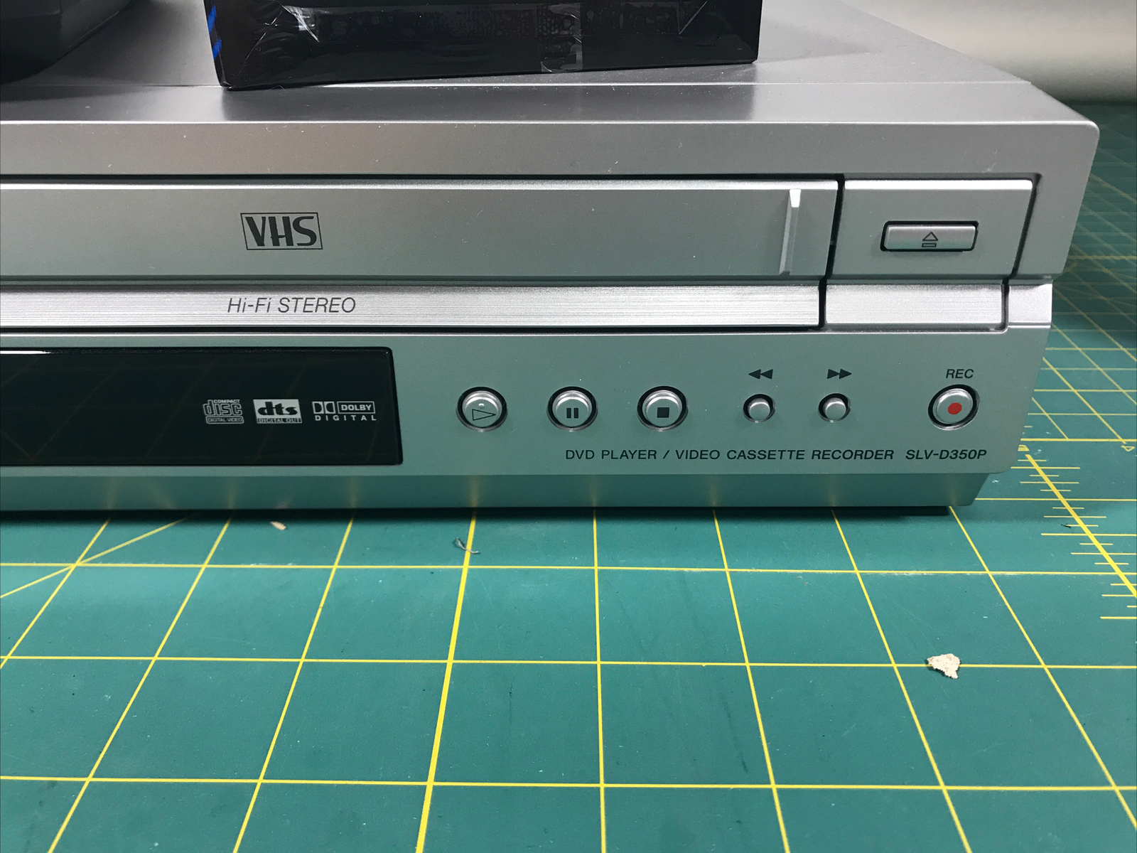 Sony SLVD350P DVD / VHS Cassette Recorder W/ Remote, Cable, Tape