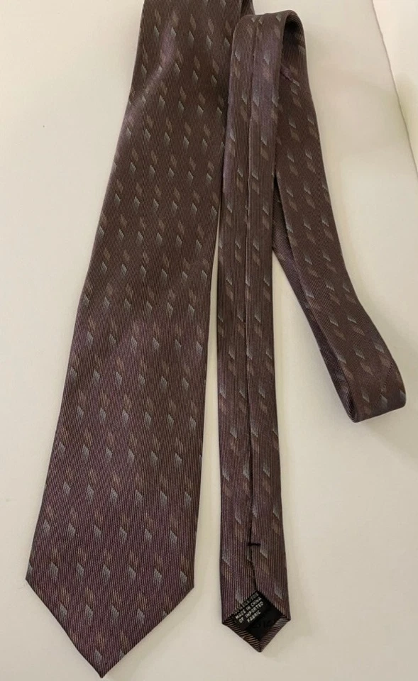 New DKNY Men's Light Brown 100% Silk Tie, Subtle Pattern 59" long 3.75" wide  - Image 3 of 4