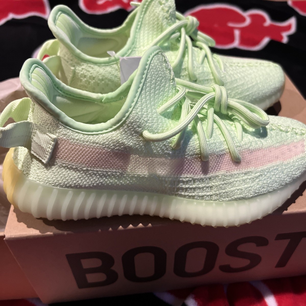 Yeezy Boost 350 V2 Glow in The Dark
