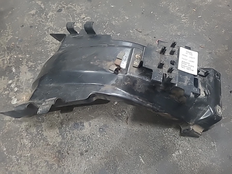 HONDA 1982 1983 VF750S V45 SABLE RUEDA TRASERA PLÁSTICO GUARDABARROS CUBIERTA Foto 2 de 4