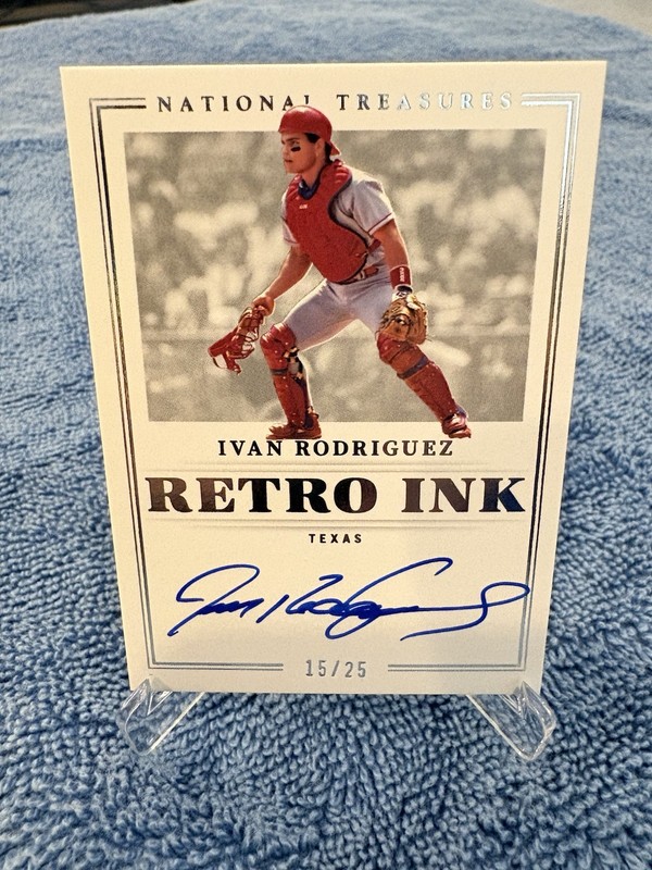 2023 Panini National Treasures IVAN RODRIGUEZ Auto #d /25