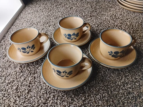 Vintage Pfaltzgraff USA Folk Art Coffee Mugs Tea Cups 001 - Lot of 4 With Saucer
