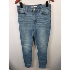 Signature Levi Strauss Totally Shaping High Rise Skinny Jeans Medium Wash 8M