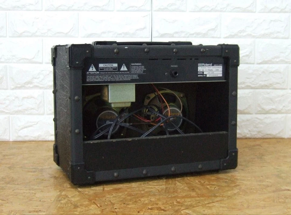 Amplificador de Guitarra Roland JC-20 JAZZ CHORUS-20 10W+10W AC100V 50/60Hz 18W Foto 4 de 4