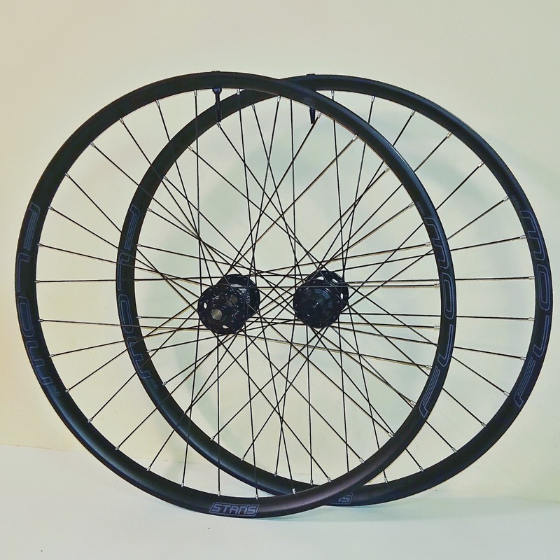 27.5" MTB Lightweight boost wheelset on Stans Flow mk4 AM/Enduro custom build