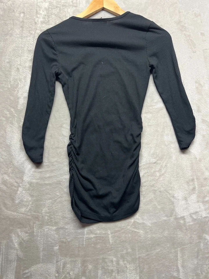 Vestido ajustado Iz Byer para mujer talla XS negro ojo de cerradura cuello redondo mangas ajustadas 3/4 Foto 2 de 4