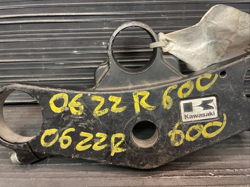 2006 Kawasaki Ninja ZZR00 top triple tree fork tube bridge #72524 - Picture 3 of 8