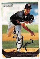 Kevin Tapani autographed baseball card (Minnesota Twins) 1993 Topps Gold #420