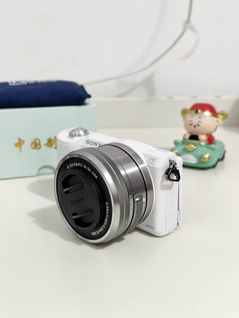 SONY α5100 ホワイト + E 16-50mm Amazon.com : Sony a5100 16-50mm Mirrorless Digital Camera