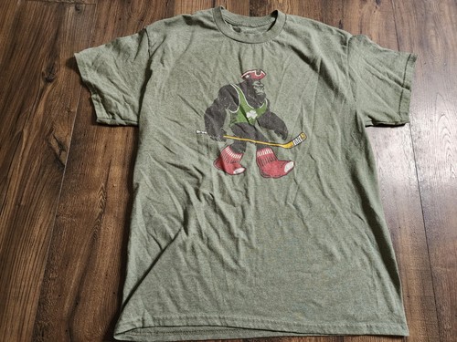 Mens L Chowdaheadz Massquatch Bigfoot Sports Funny T Shirt Distressed