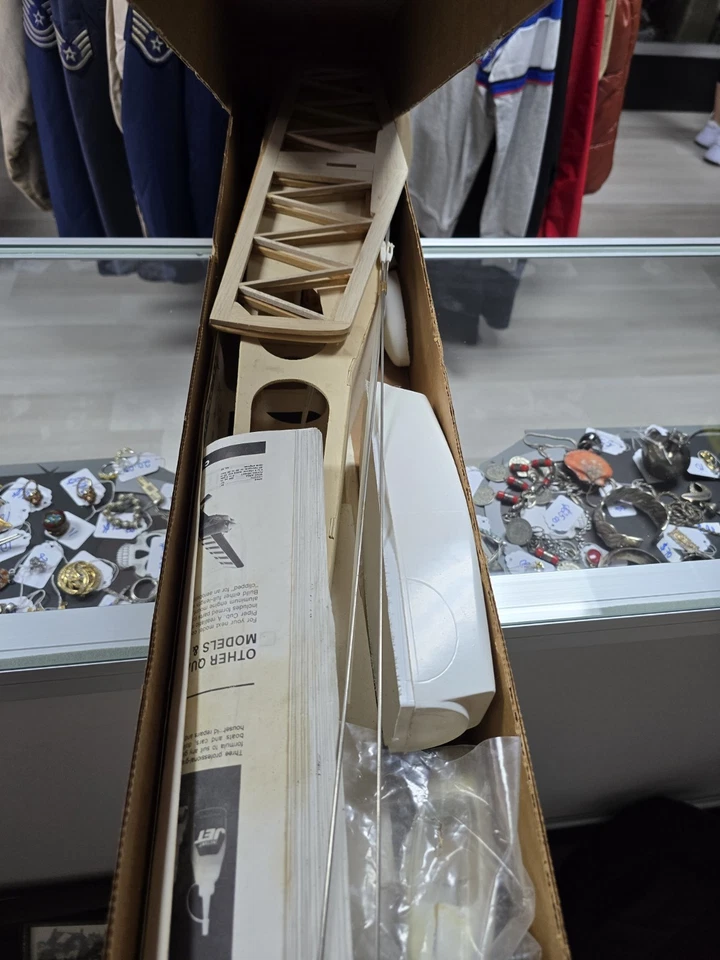 RARO NUEVO EN CAJA KIT CARL GOLDBERG FREEDOM 20 Nº57 .20-.30 brillo o elec 55"ws sin arrancar Foto 4 de 4