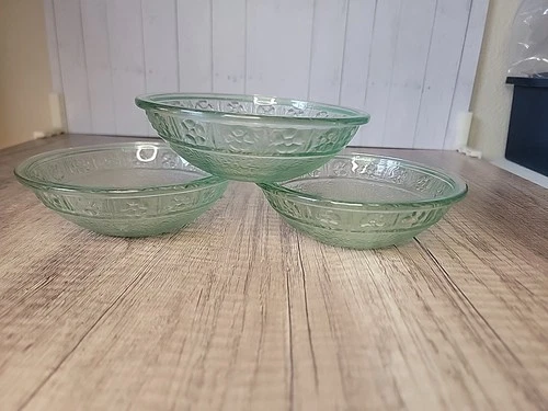 vintage green depression glass bowls set