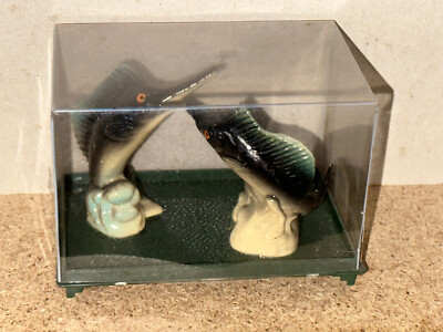 Altfiguren Tierfamilien 70 er Jahre 2 Schwertfische  in Box