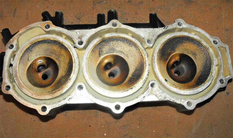 Tohatsu 90 HP 2 tempos TLDI conjunto de cabeça de cilindro PN 3FWB010910 compatível com 2010-2018 - Imagem 3 de 3