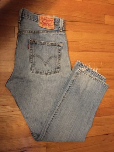 Vintage Levi 501XX w 32x30 distressed 