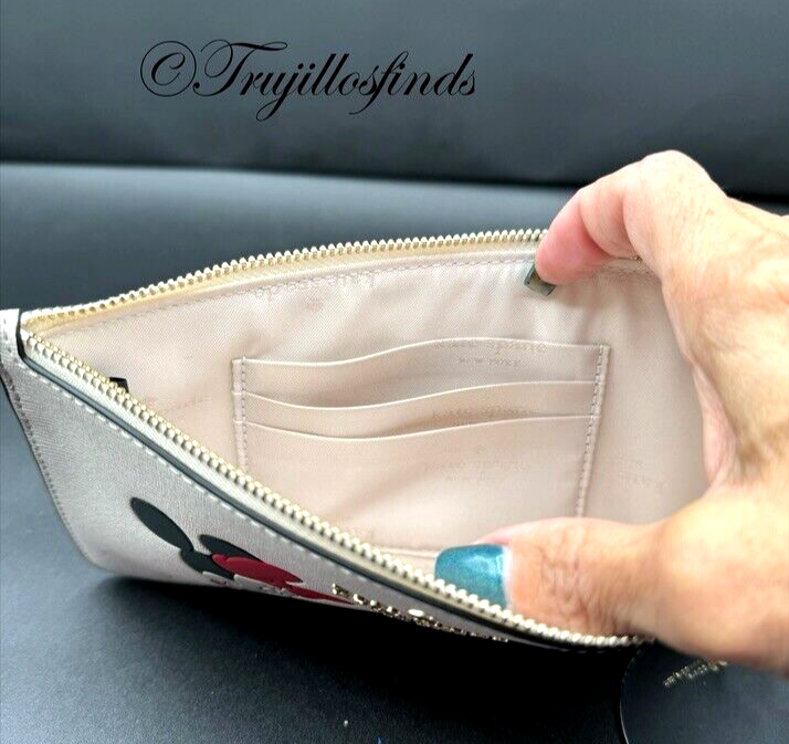 バッグ・カバンその他 kate spade new york x Disney Minnie Medium L-zip Wristlet Kate Spade X Disney Minnie Medium L-Zip Wristlet KG659 New