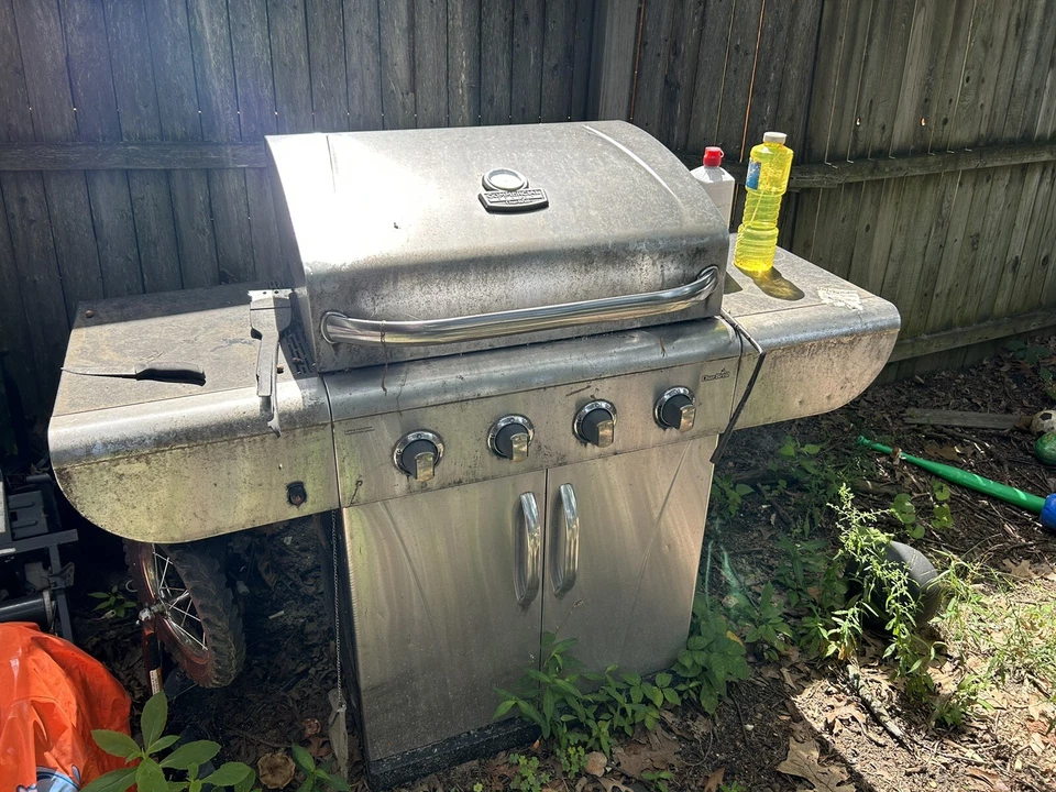 Parrilla de gas Char-Broil Commercial Series TRU-Infrarrojo 3 quemadores más quemador lateral Foto 2 de 2