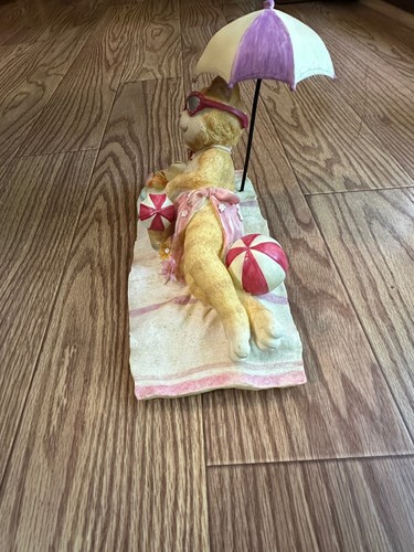 Cat On A Beach Towel With Umbrella Resin Figurine Novelty Statue 9"x 12" Wide - Picture 6 of 6