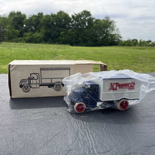 1926 JC Penney Co. Mack Delivery Truck Bank Ertl 1:38 Red White And Blue - Picture 10 of 17