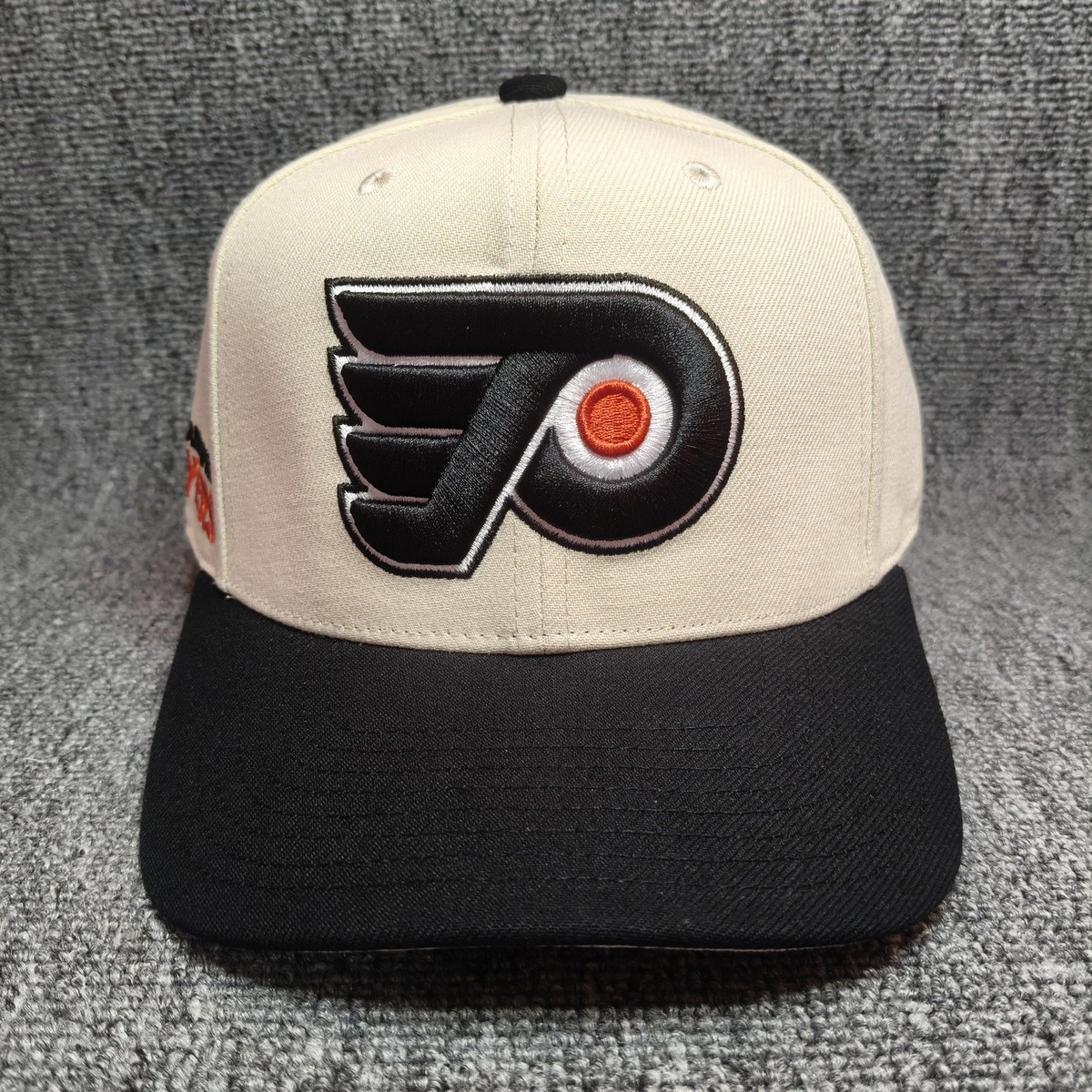 Mitchell & Ness Philadelphia Flyers Retro Snapback Cream Black OS NHL