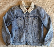 LEVI'S Women's Original Sherpa Lined Denim Trucker Jacket in Light Wash Size M