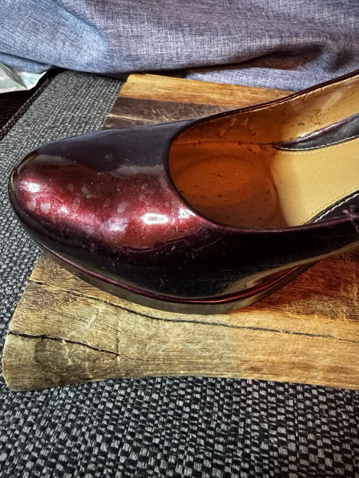 CLARKS Burgundy Suede/Patent Leather Trim, Kitten Heel Court Shoes Size 5.5D - Image 2 of 4