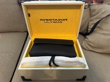 Lamborghini Aventador Ultimae Kit di benvenuto per la cura dell'auto e scatola per orologi