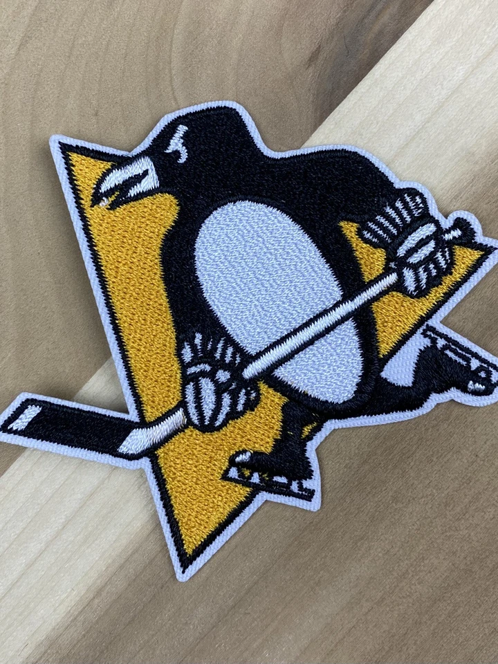 PITTSBURGH PENGUINS EMBROIDERED IRON ON PATCH APPROX. 2.75” X 3.00”