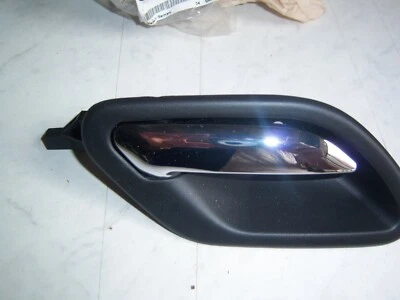 Poignée intérieure de porte avant droite BMW 525I 528I - 51218226050 NEUF OEM - Photo 1/3