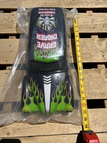 AXIAL 31459 GRAVE DIGGER MONSTER TRUCK PRINTED BODY For1/10 SMT10 Discontinued* - Picture 6 of 10