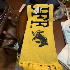 Universal Studios Harry Potter Hufflepuff Reversible Scarf NWT