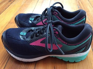 brooks ghost 10 mujer