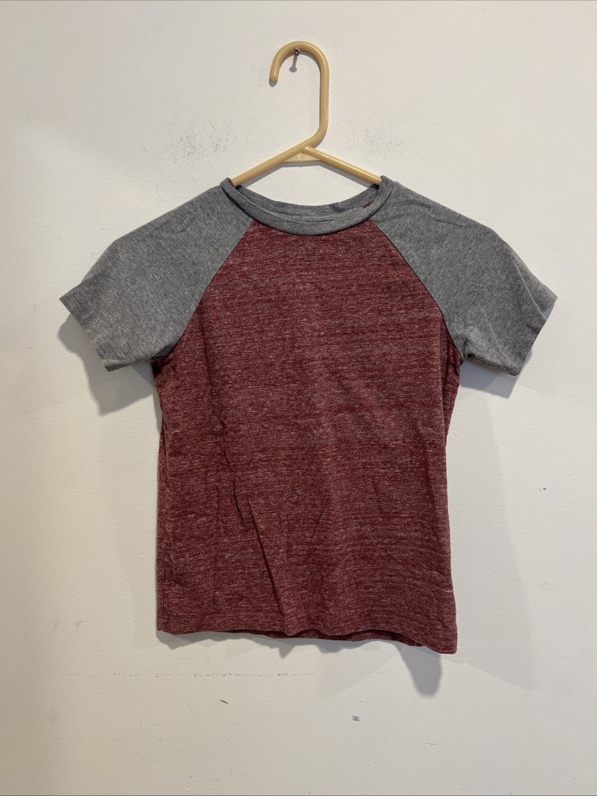 Fall Creek Boys Burgundy/Gray T-shirt Size M(8)