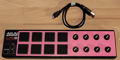 Akai LPD8 mit Overlay, Pad Sensitivity erhöht! inkl. Kabel, sehr gut erhalten