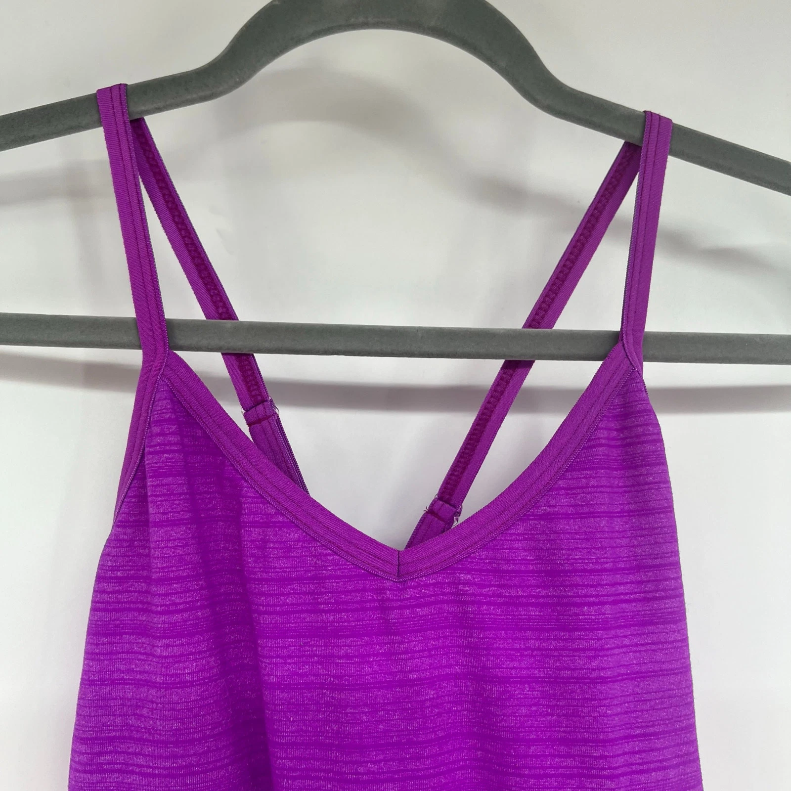 beyond-yoga criss-cross back scoop neck active tank-top