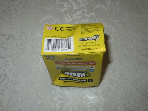 Minifigura de béisbol Keshi Super7 Peanuts Serie 1 y caja ciega pegatina - Imagen 2 de 6