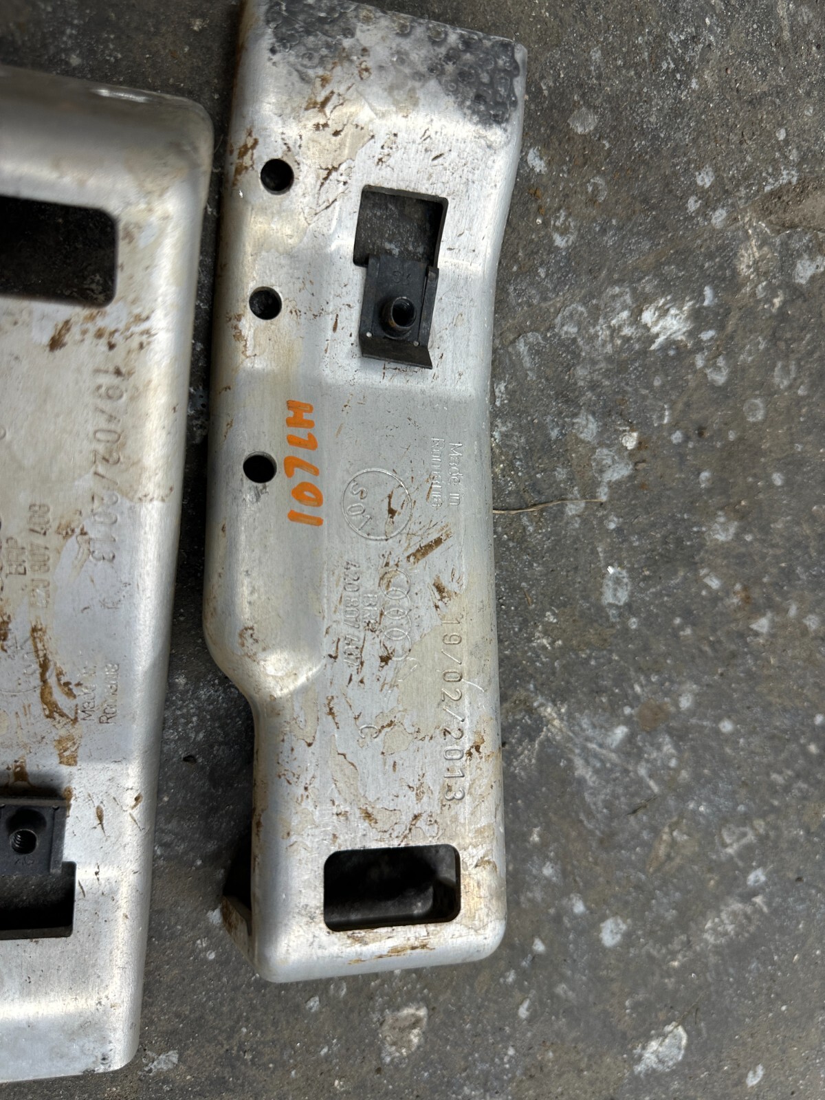2014 AUDI R8 COUPE REAR LEFT RIGHT BUMPER SUPPORT BRACKET 420 807 408 OEM
