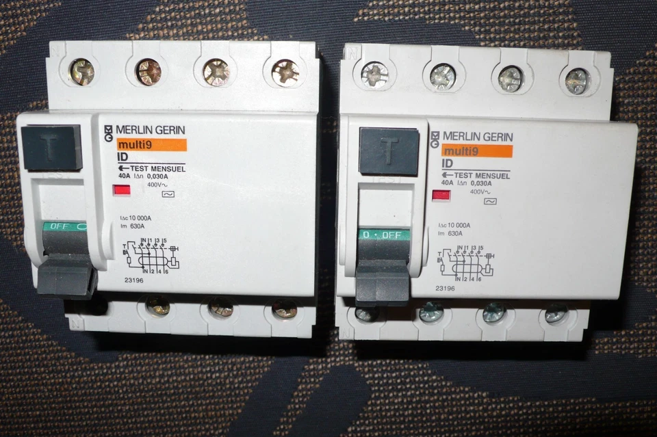 INTERRUPTEUR DIFFERENTIEL TETRAPOLAIRE 40A 30mA MERLIN GERIN TRIPHASE +N. 4POLES - Photo 3/4