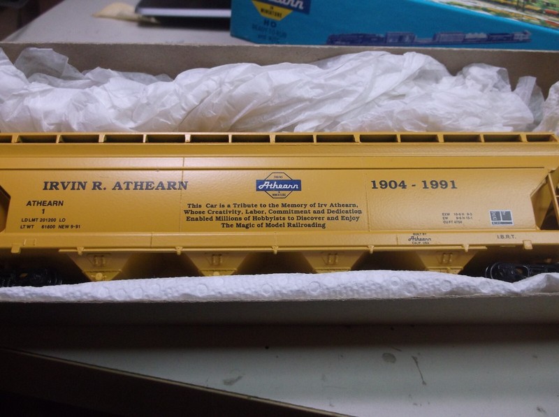 HO Four Bay Center Flow Hopper Car. Irvin R. Athearn 1 Athearn Original Box