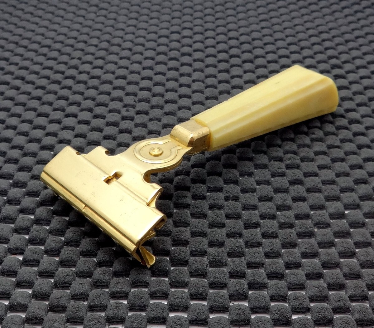 昭和レトロ Men’s Kit, Gold SCHICK インジェクター付き Vintage SCHICK INJECTOR RAZOR Gold Colored Metal Bakelite Handle