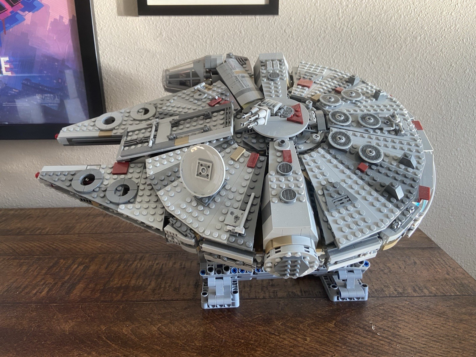LEGO Star Wars: Millennium Falcon +Light Kit & stand  READ DESC